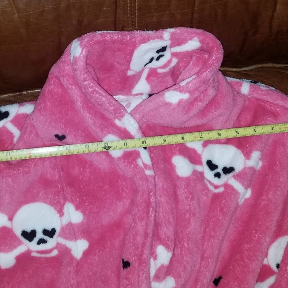 PINK SKULL FUZZY ROBE NEW w/o tags